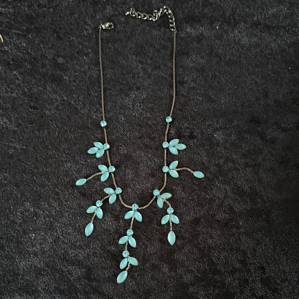 Elegant Blue Floral Necklace